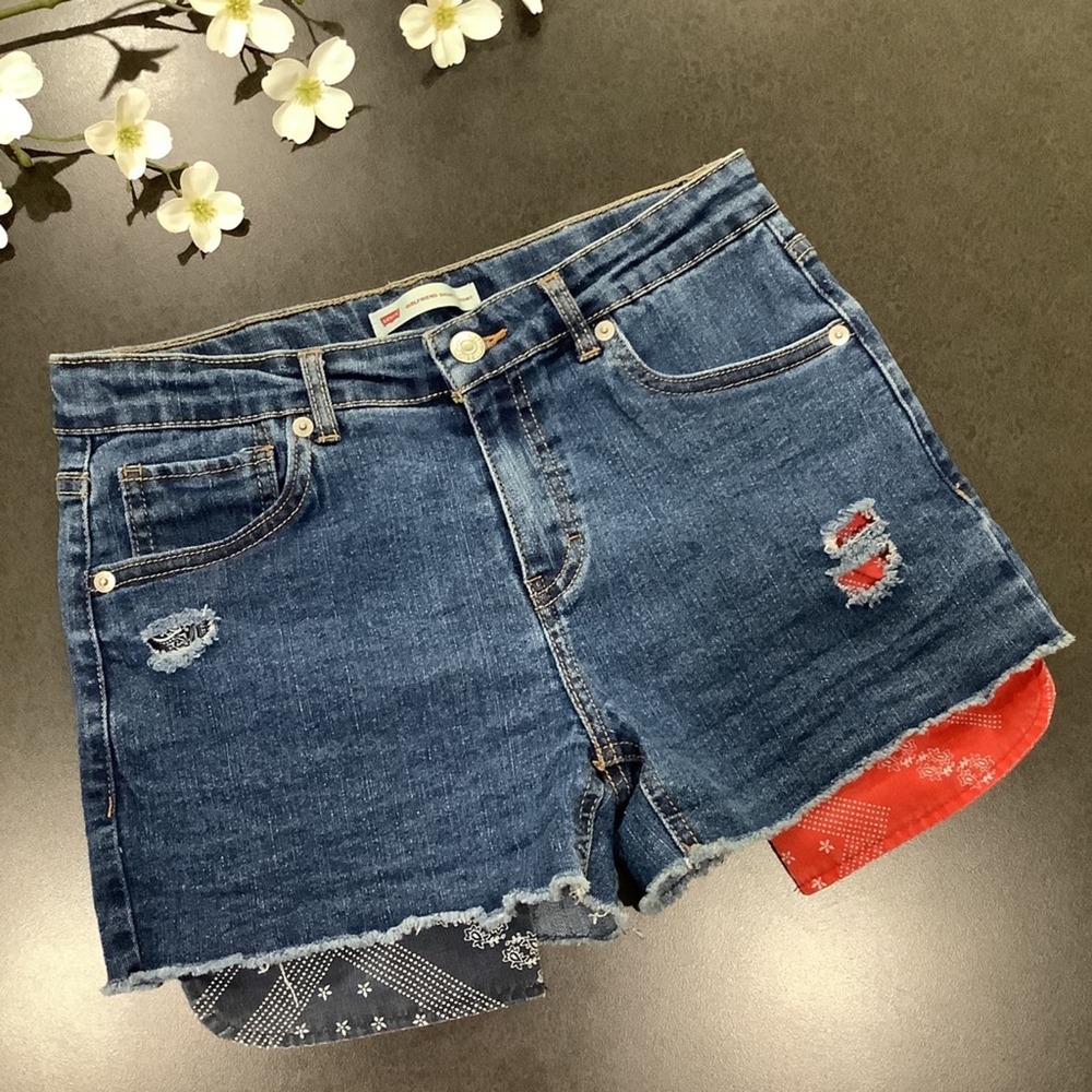 Levi’s Girlfriend Shorty Short Bandana Handkerchief Pockets Cutoff Distressed